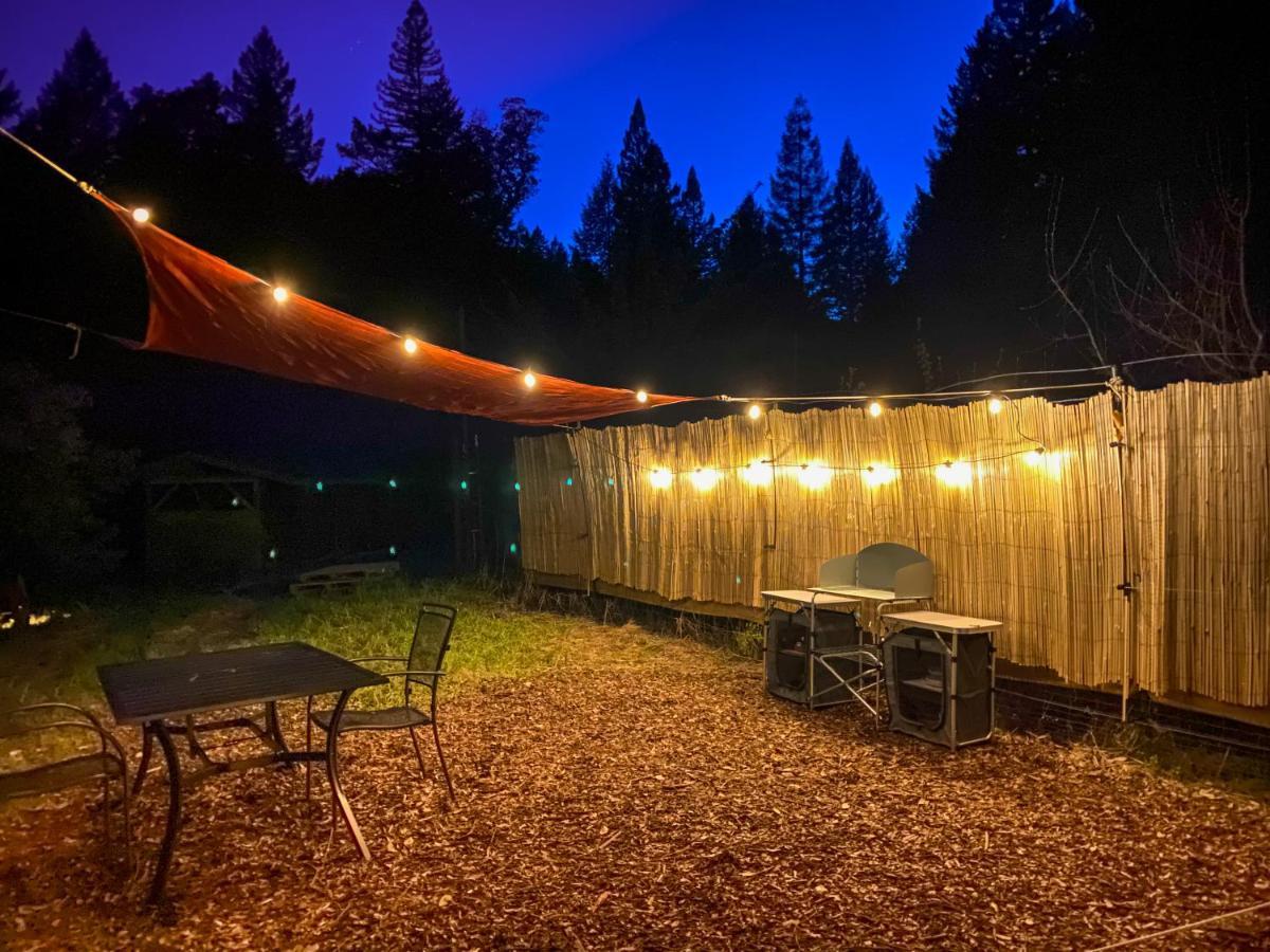 Hotel Glamping In The Redwoods With A Hot Tub! à Garberville Extérieur photo