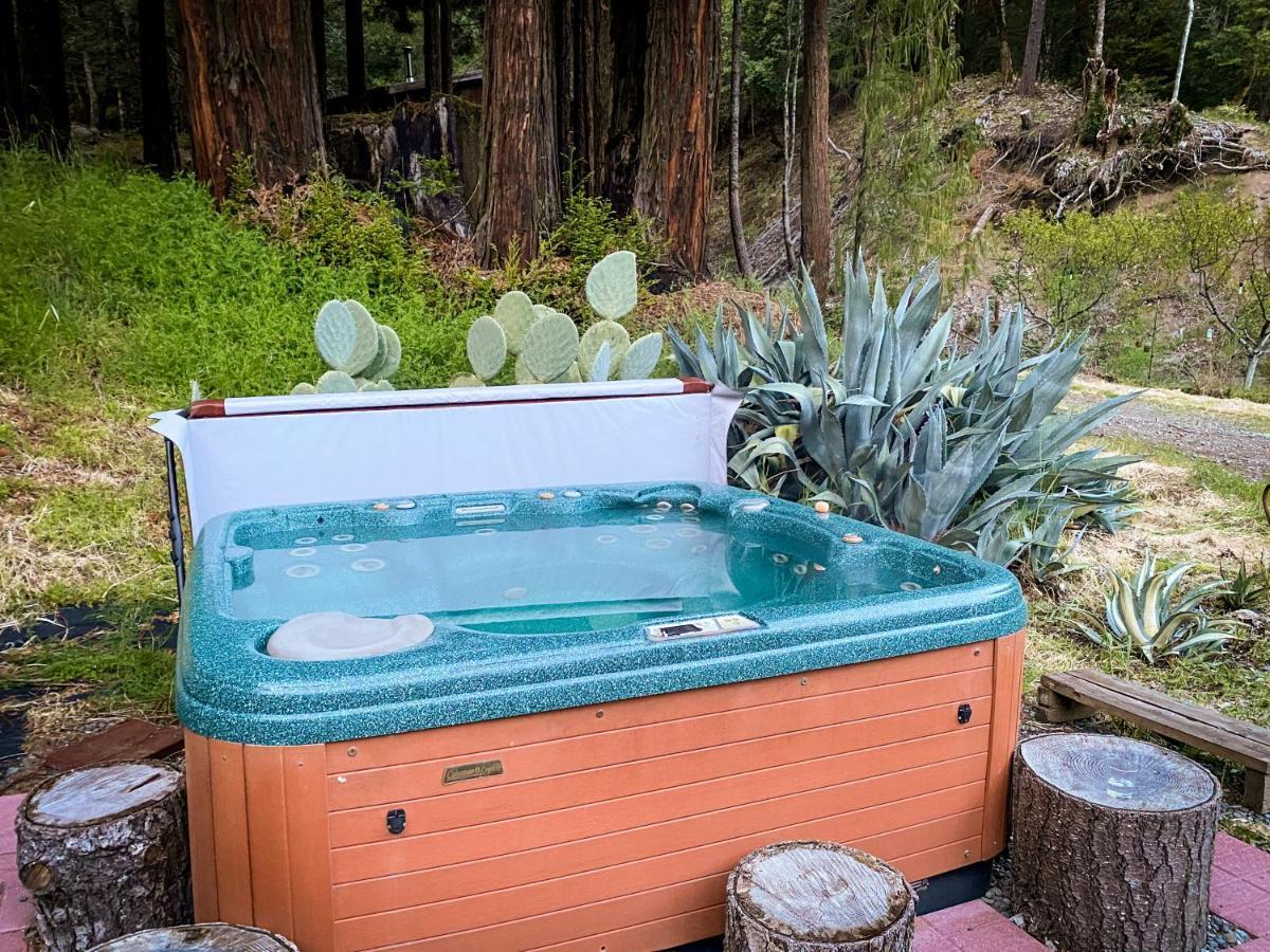 Hotel Glamping In The Redwoods With A Hot Tub! à Garberville Extérieur photo