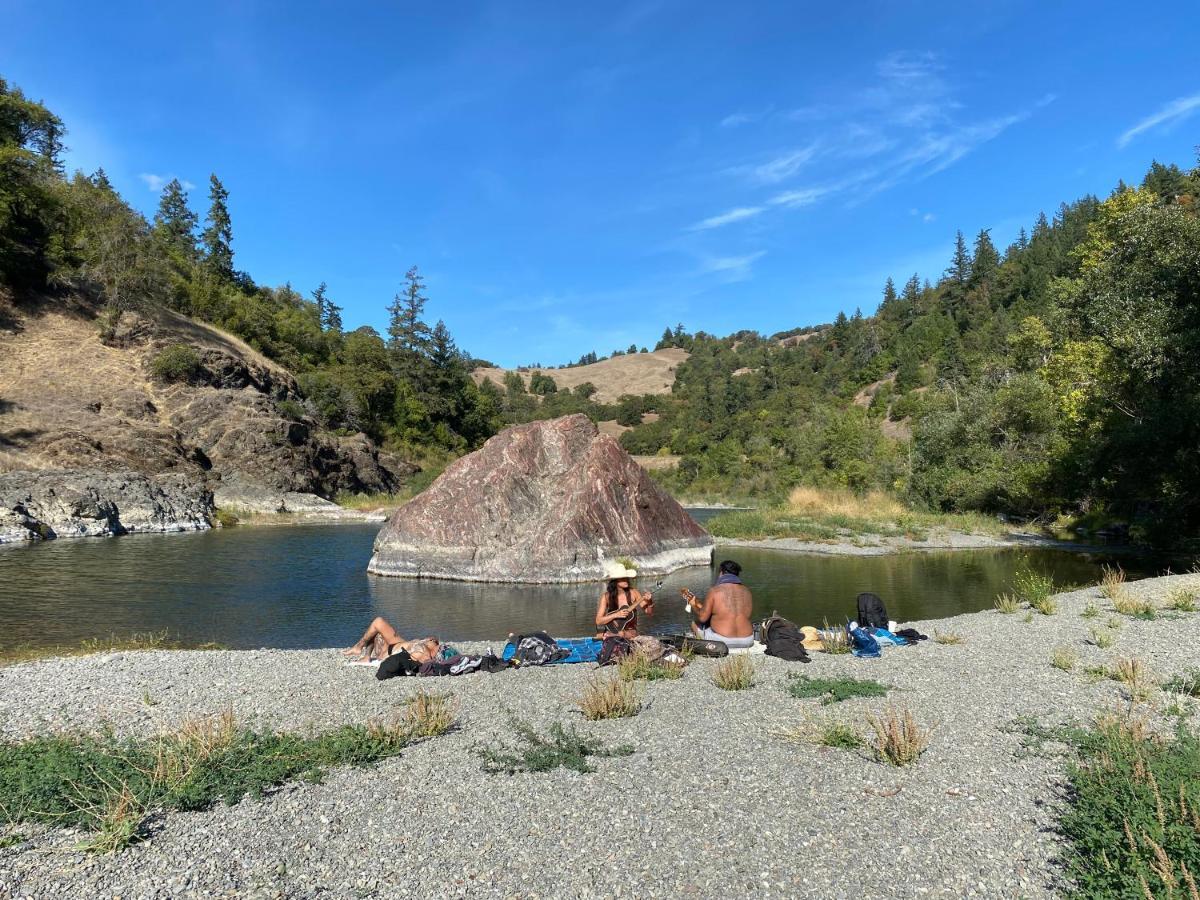 Hotel Glamping In The Redwoods With A Hot Tub! à Garberville Extérieur photo