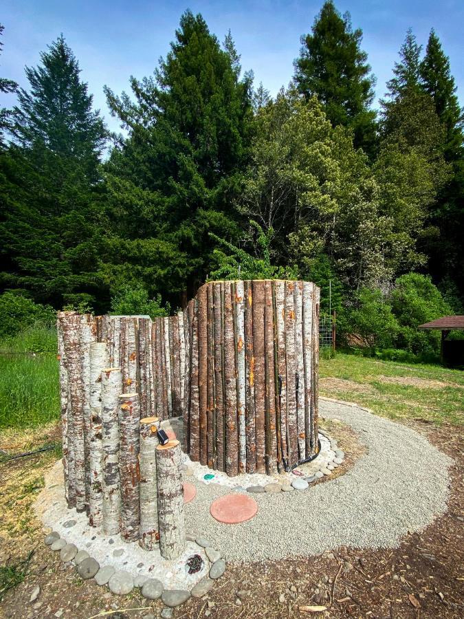 Hotel Glamping In The Redwoods With A Hot Tub! à Garberville Extérieur photo
